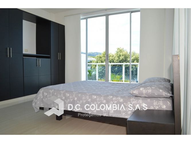 Casa de 5 alcobas en venta en Cn. Tierra Linda, Girardot, 321 m² · foto 3 de 13
