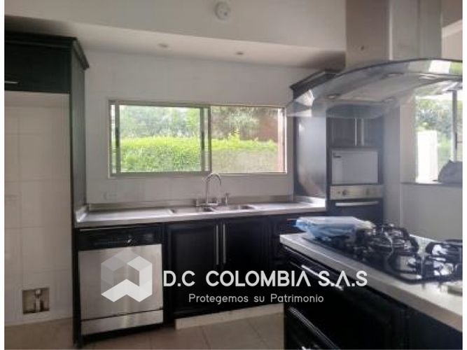 Casa de 4 alcobas en venta en La Campiña, Jamundí, 273 m² · foto 2 de 2