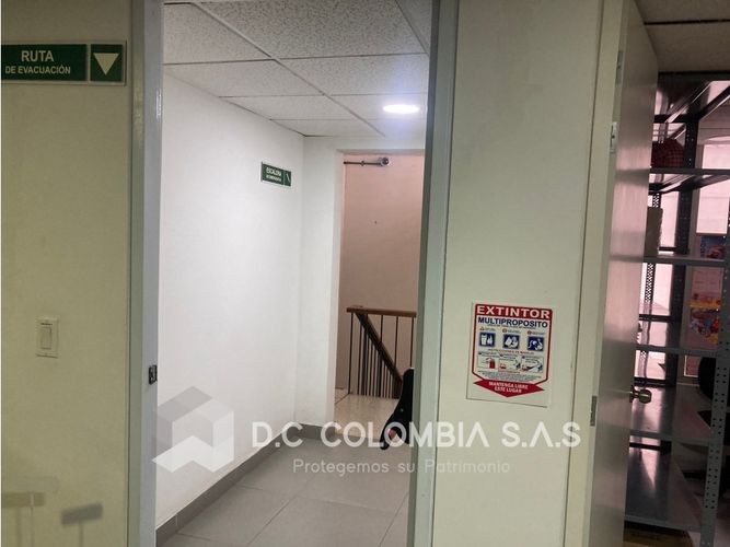 Oficina en venta en San Pedro, Cali, 659 m² · foto 18 de 20