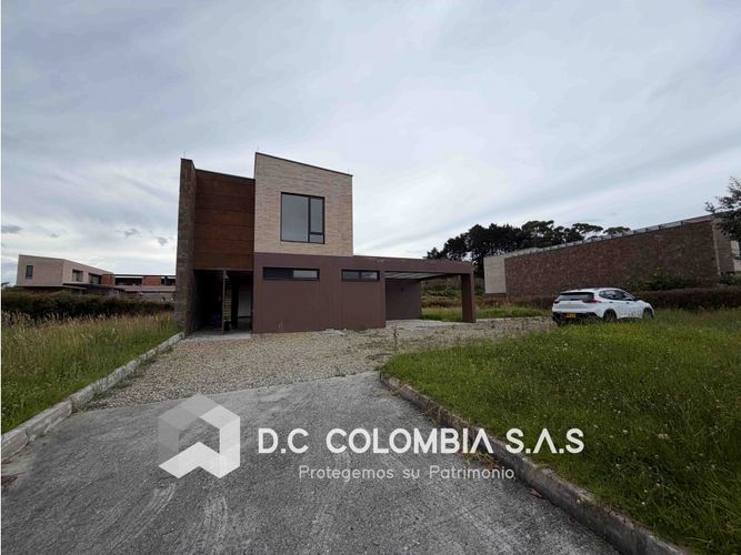Casa de 3 alcobas en venta en Pantanillo, Medellín, 402 m² · foto 2 de 24