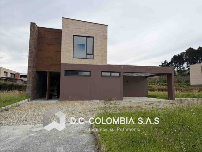 Casa de 3 alcobas en venta en Pantanillo, Medellín, 402 m² · foto 3 de 24