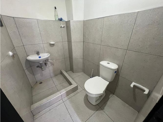 Local en arriendo en Estación Villa, Medellín, 85 m² · foto 11 de 22