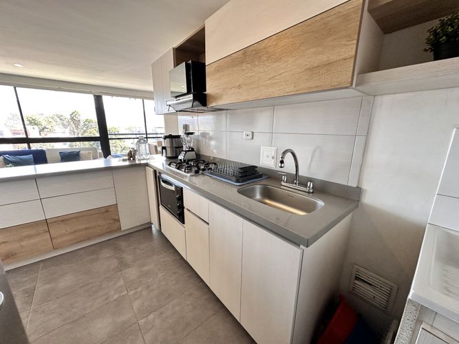Apartamento de 3 alcobas en venta en Bavaria, Bogotá, 96 m² · foto 3 de 18