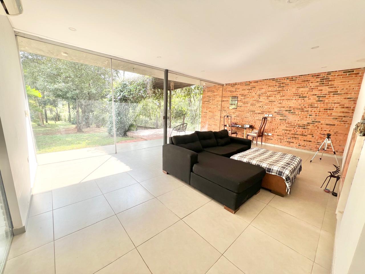 En Alquiler Hermosa Casa en Planta Baja en Surubi’i - Barrio Alta Loma  A523 — foto 2