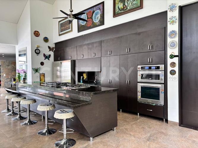 Casa de 6 alcobas en venta en Cairo Bajo, Villavicencio, 1272 m² · foto 2 de 14