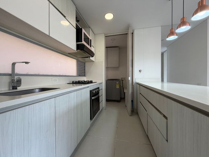 Apartamento de 3 alcobas en arriendo en Loma Del Esmeraldal, Envigado, 94 m² · foto 2 de 10