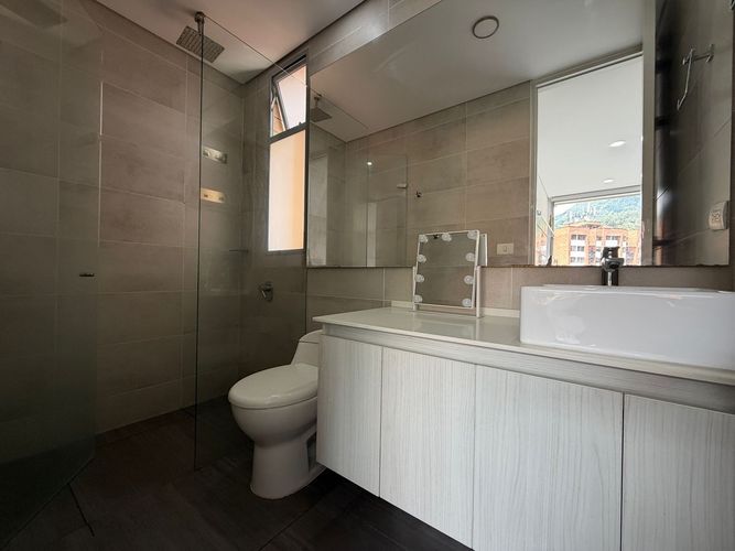 Apartamento de 3 alcobas en arriendo en Loma Del Esmeraldal, Envigado, 94 m² · foto 9 de 10