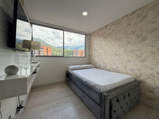 Apartamento de 3 alcobas en arriendo en Loma Del Esmeraldal, Envigado, 94 m² · foto 4 de 10