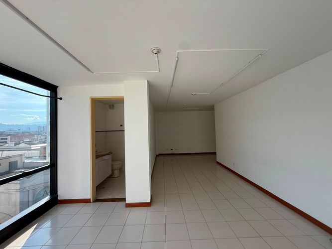 Oficina en arriendo en Sector Plaza De Bolivar, Pereira, 42 m² · foto 2 de 8