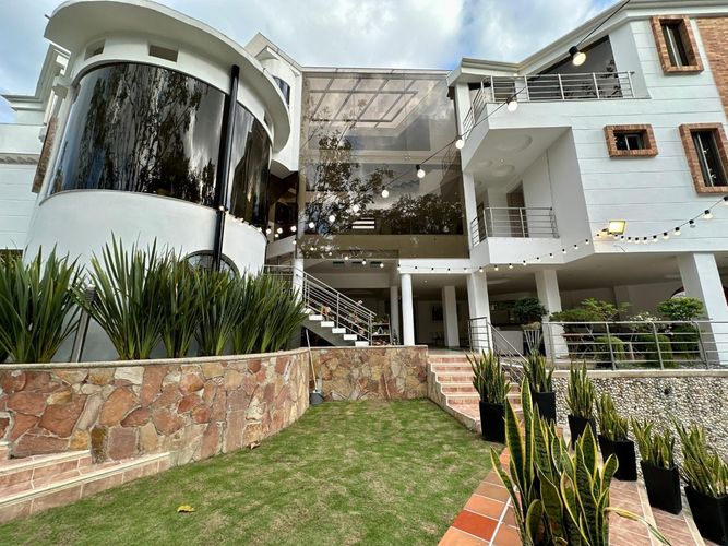 Casa de 6 alcobas en venta en Cn. Menzuly Campestre, Piedecuesta, 578 m² · foto 4 de 20