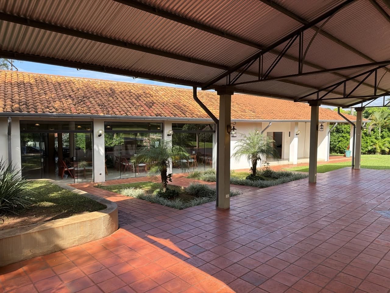 Propiedad con salón de eventos en Caacupé adler467