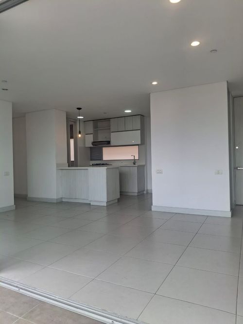 Apartamento de 2 alcobas en arriendo en Loma Del Esmeraldal, Envigado, 85 m² · foto 2 de 14