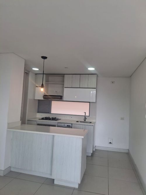 Apartamento de 2 alcobas en arriendo en Loma Del Esmeraldal, Envigado, 85 m² · foto 4 de 14