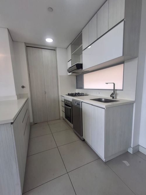 Apartamento de 2 alcobas en arriendo en Loma Del Esmeraldal, Envigado, 85 m² · foto 5 de 14
