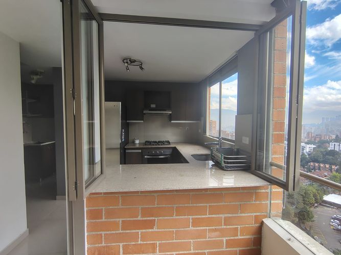 Apartamento de 2 alcobas en arriendo en El Poblado, Medellín, 87 m² · foto 6 de 18
