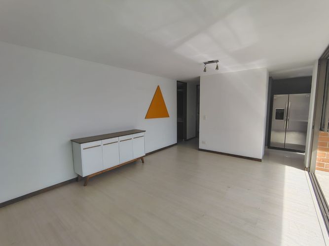 Apartamento de 2 alcobas en arriendo en El Poblado, Medellín, 87 m² · foto 3 de 18
