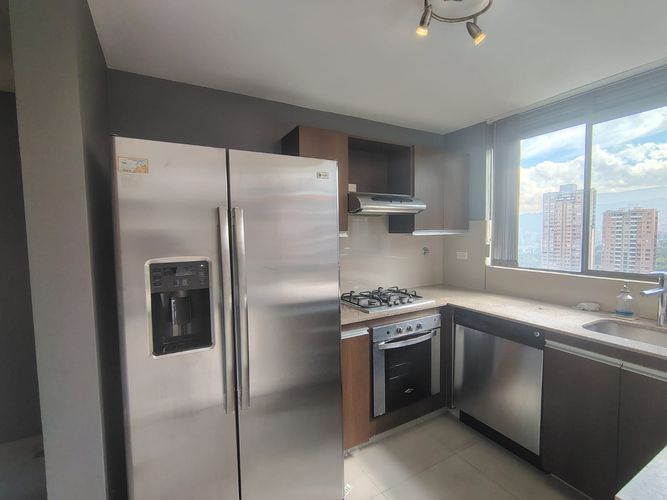 Apartamento de 2 alcobas en arriendo en El Poblado, Medellín, 87 m² · foto 8 de 18