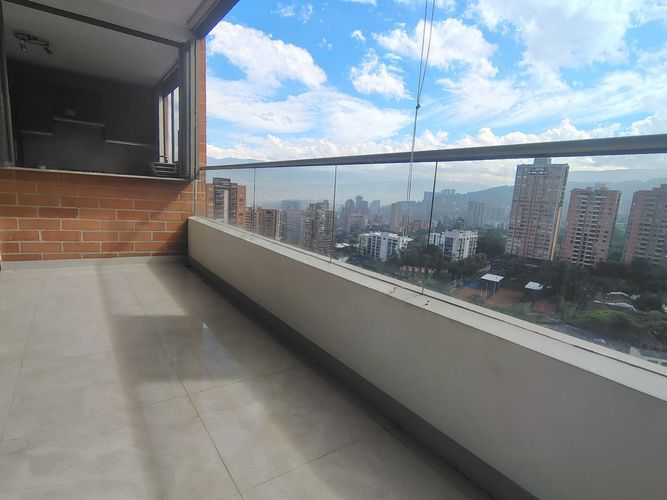 Apartamento de 2 alcobas en arriendo en El Poblado, Medellín, 87 m² · foto 12 de 18