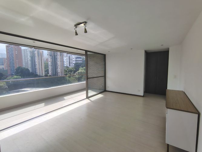 Apartamento de 2 alcobas en arriendo en El Poblado, Medellín, 87 m² · foto 14 de 18