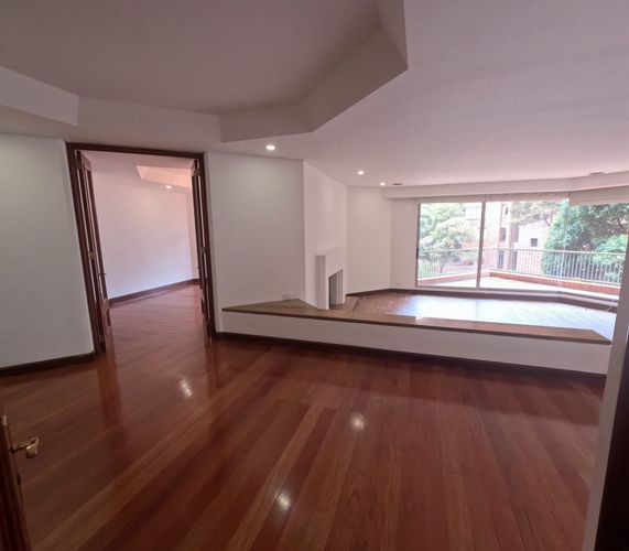 Apartamento de 4 alcobas en venta en La Cabrera, Bogotá, 276 m² · foto 2 de 24