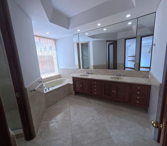 Apartamento de 4 alcobas en venta en La Cabrera, Bogotá, 276 m² · foto 15 de 24