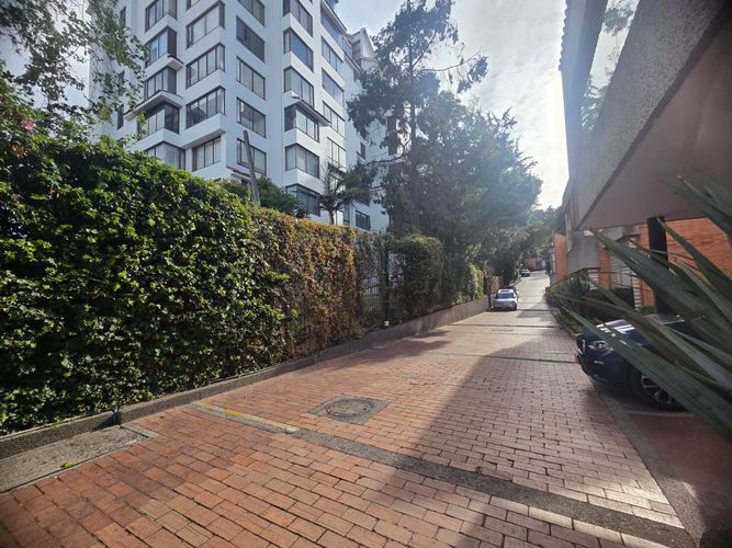 Casa de 5 alcobas en venta en Gratamira, Bogotá, 220 m² · foto 2 de 20