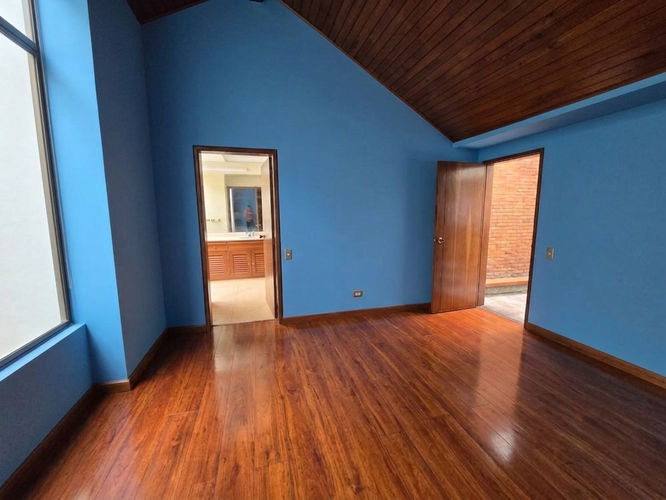Casa de 5 alcobas en venta en Gratamira, Bogotá, 220 m² · foto 9 de 20