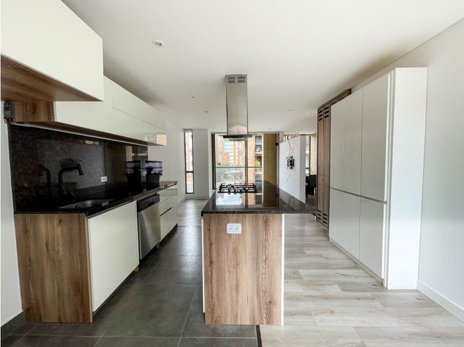Apartaestudio en venta en Chico Norte, Bogotá, 65 m² · foto 2 de 12