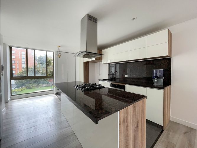 Apartaestudio en venta en Chico Norte, Bogotá, 65 m² · foto 3 de 12
