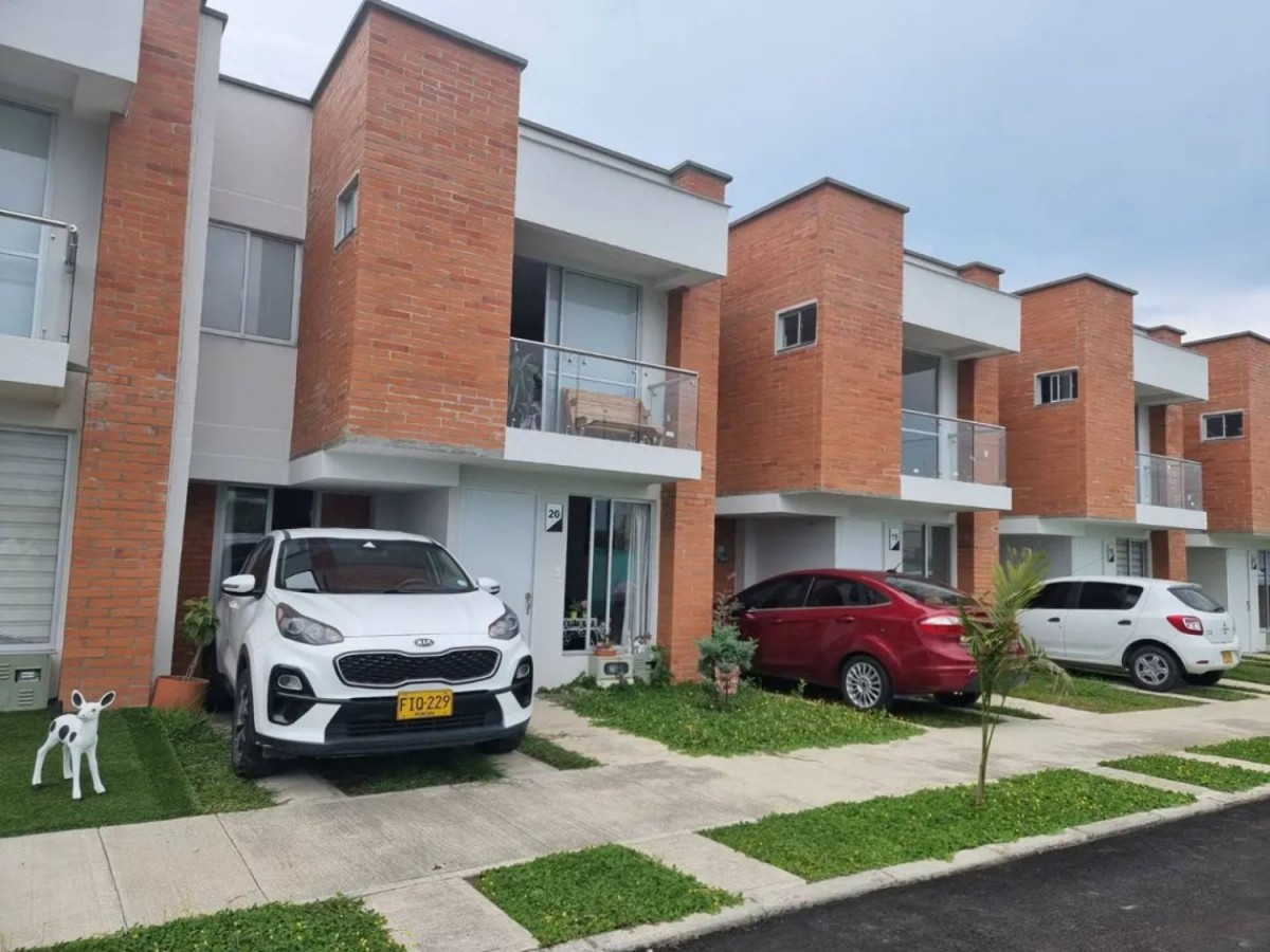 Casa en venta en Galicia, Pereira · foto 3 de 13