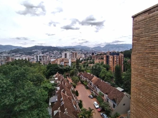 Apartamento de 3 alcobas en arriendo en El Diamante No. 2, Medellín, 135 m² · foto 2 de 23