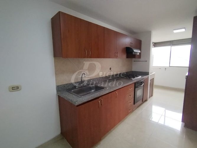 Apartamento de 3 alcobas en arriendo en El Diamante No. 2, Medellín, 135 m² · foto 4 de 23