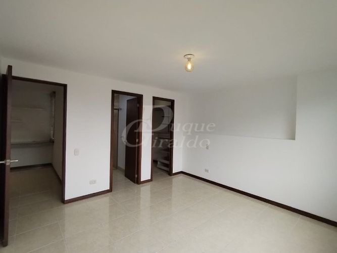 Apartamento de 3 alcobas en arriendo en El Diamante No. 2, Medellín, 135 m² · foto 12 de 23
