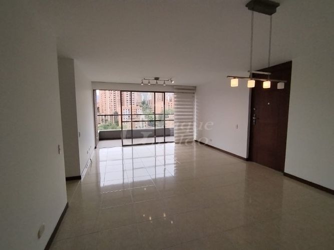 Apartamento de 3 alcobas en arriendo en El Diamante No. 2, Medellín, 135 m² · foto 19 de 23