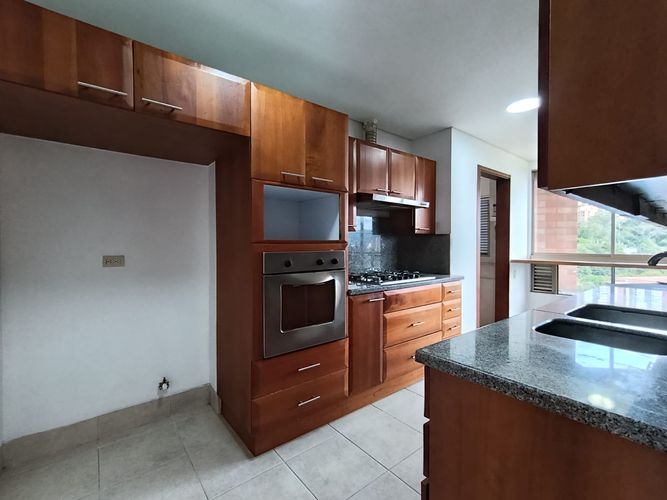 Apartamento de 3 alcobas en arriendo en El Poblado, Medellín, 220 m² · foto 9 de 20