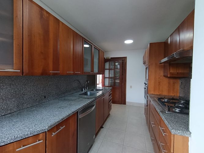 Apartamento de 3 alcobas en arriendo en El Poblado, Medellín, 220 m² · foto 11 de 20