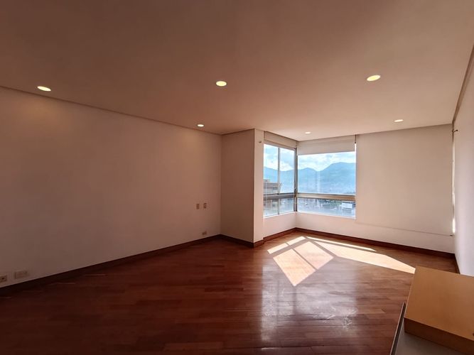 Apartamento de 3 alcobas en arriendo en El Poblado, Medellín, 220 m² · foto 13 de 20