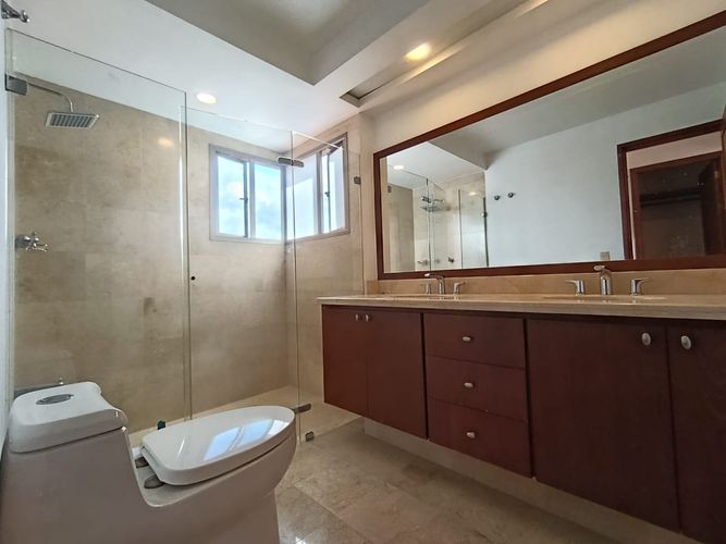 Apartamento de 3 alcobas en arriendo en El Poblado, Medellín, 220 m² · foto 15 de 20