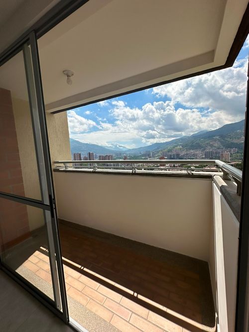 Apartamento de 3 alcobas en venta en Amazonia, Bello, 65 m² · foto 3 de 17