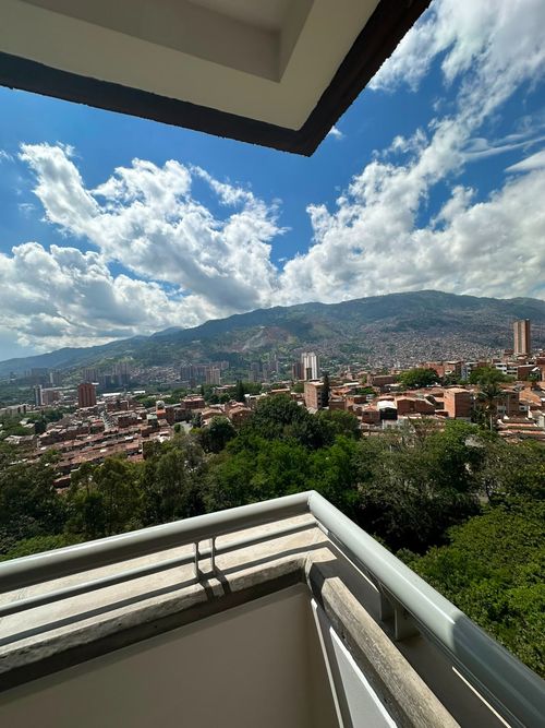 Apartamento de 3 alcobas en venta en Amazonia, Bello, 65 m² · foto 2 de 17
