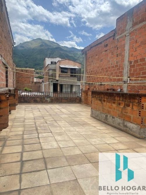 Casa de 3 alcobas en venta en Centro, Bello, 94 m² · foto 13 de 20