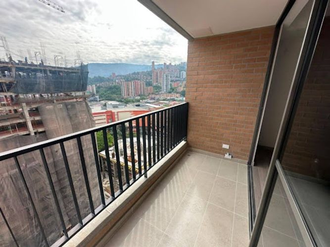 Apartamento de 2 alcobas en arriendo en Colombia, Medellín, 55 m² · foto 2 de 14