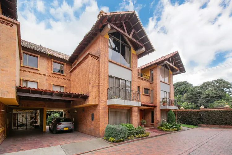 Casa de 4 alcobas en venta en Guaymaral, Chía, 235 m² · foto 2 de 24