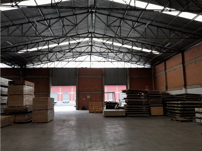 Bodega en arriendo en Echavarria, Madrid, 3750 m² · foto 3 de 13