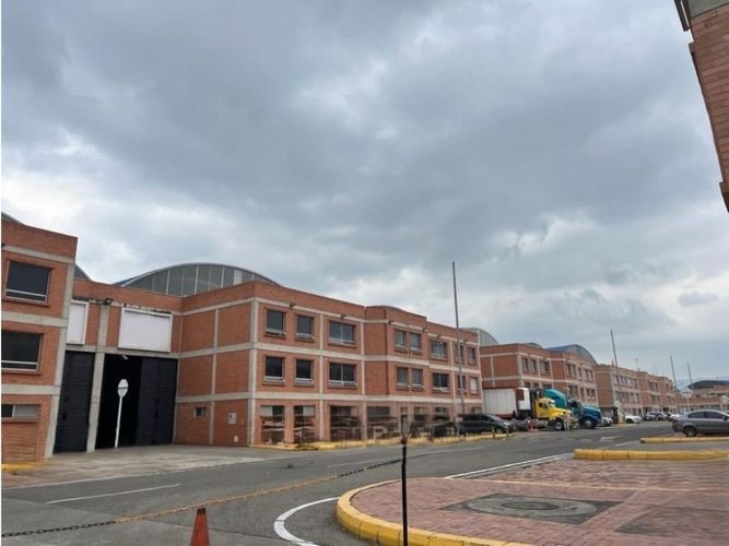 Bodega en arriendo en Canavita, Cota, 1750 m² · foto 3 de 23