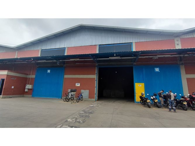 Bodega en arriendo en Echavarria, Madrid, 687 m² · foto 2 de 7
