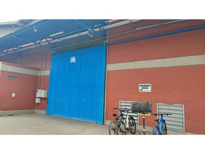 Bodega en arriendo en Echavarria, Madrid, 687 m² · foto 3 de 7