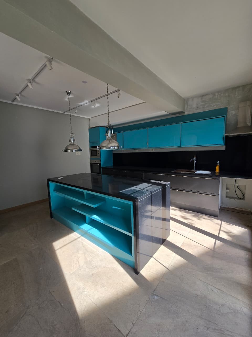 EN VENTA EXCLUSIVA RESIDENCIA EN CARMELITAS, ASUNCION — foto 3