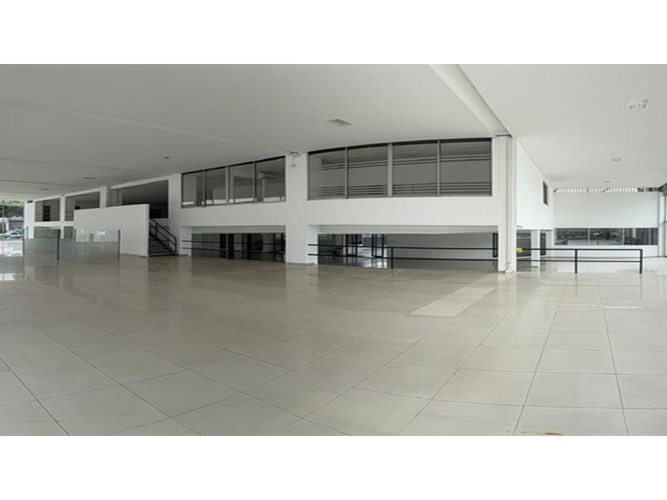 Bodega en arriendo en Las Delicias, Cali, 4692 m² · foto 2 de 14