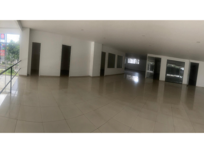 Bodega en arriendo en Las Delicias, Cali, 4692 m² · foto 3 de 14